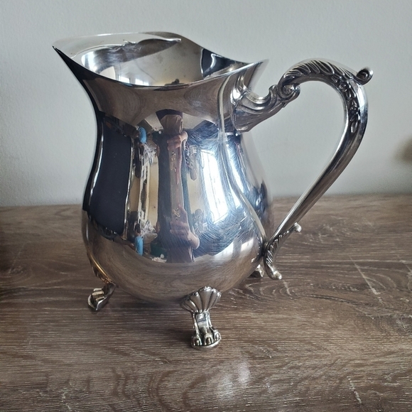Cheeks Design &Art co. Silver plated footed pitcher - Picture 1 of 10